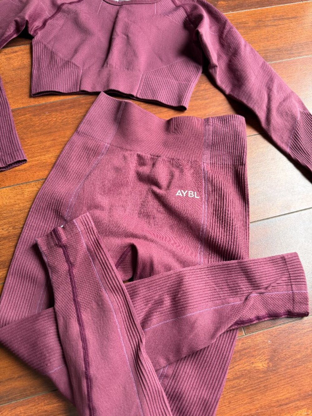 AYBL Empower Seamless Set Red Wine Small | Long Sleeve Crop Top + Leggings | Gym - Picture 4 of 8